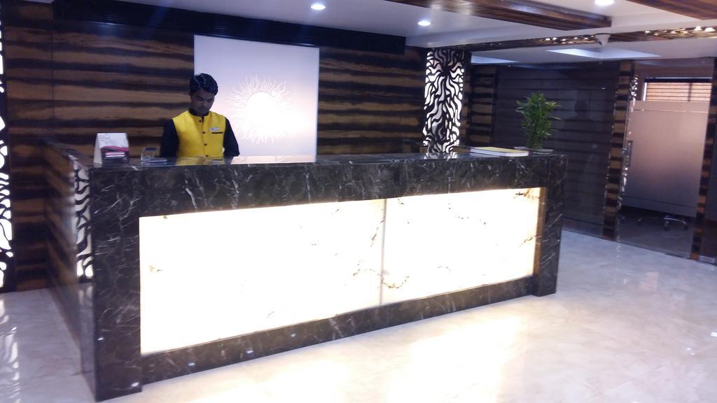 Pride Biznotel Vadodara Exterior photo