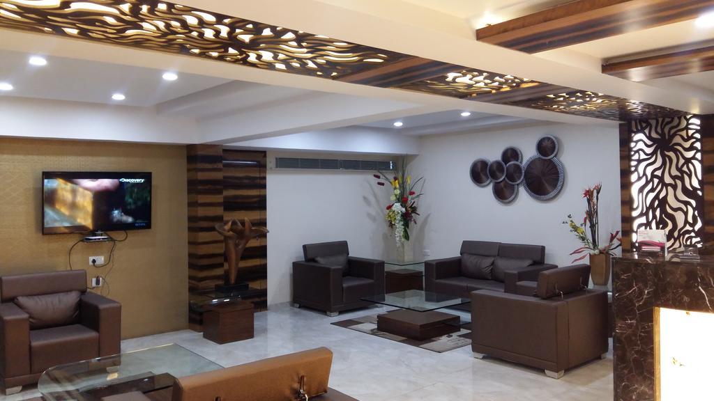 Pride Biznotel Vadodara Exterior photo
