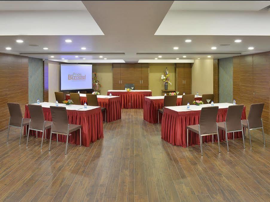 Pride Biznotel Vadodara Exterior photo