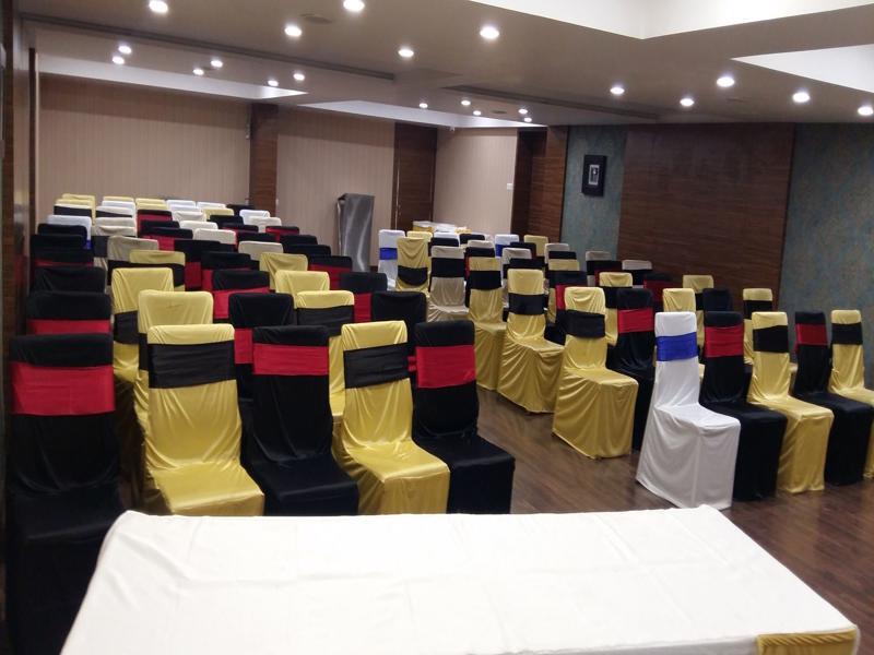 Pride Biznotel Vadodara Exterior photo