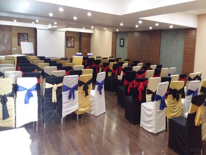 Pride Biznotel Vadodara Exterior photo
